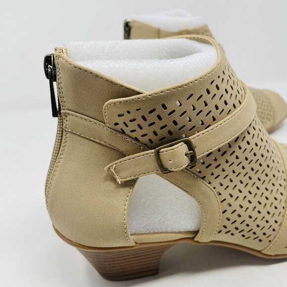 Easy Street Womens Size 10W Wide Peep Toe Faux Leather Carrigan Sandals Sand $65 - Picture 5 of 10